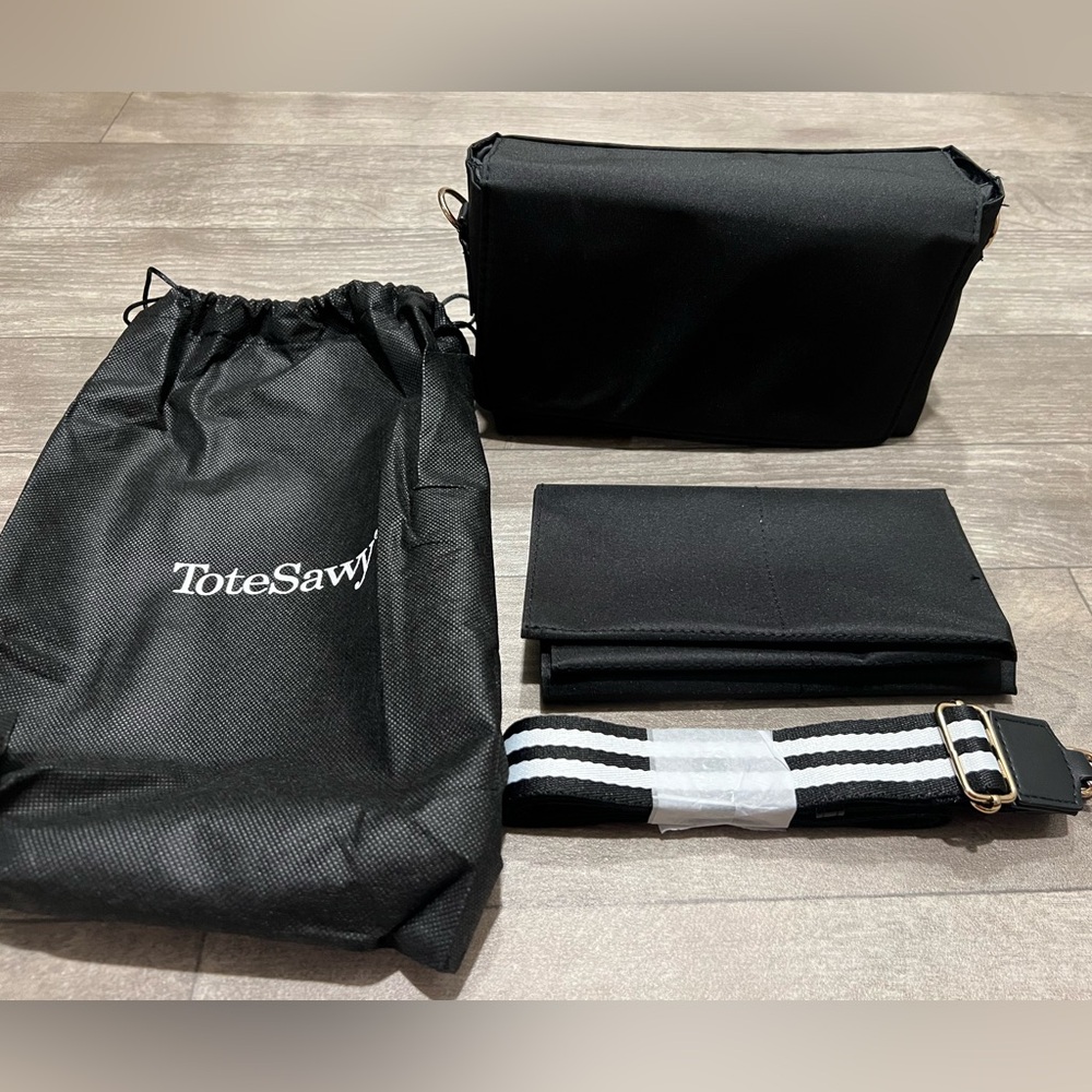 Tote Savvy compact diaper crossbody bag